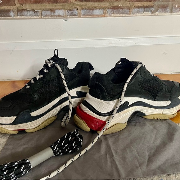 Balenciaga Triple S Sneaker - Picture 5 of 7